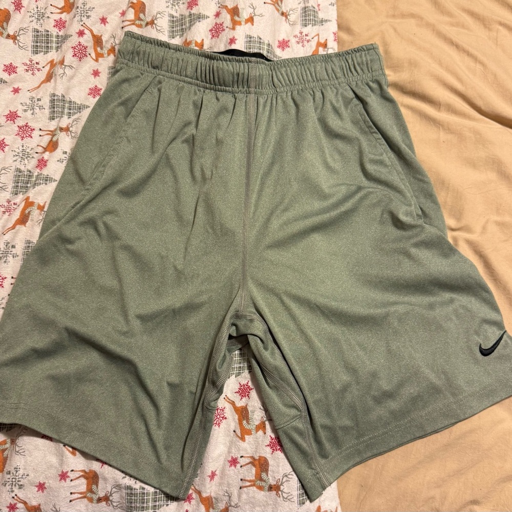 Nike Men's Gray athletic Shorts